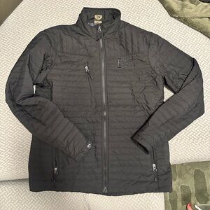 “E! Live from the Red Carpet” TV Crew Gift 🎬🎥 Black Quilted Jacket